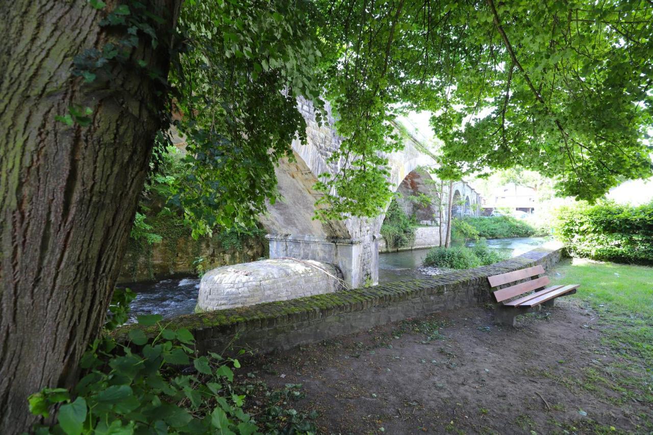Villa Aux Berges Du Bocq Yvoir Exterior foto
